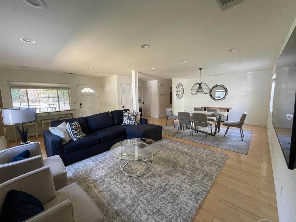 Charming Bright Traditional Home In Sherman Oaks Los Angeles Exterior photo
